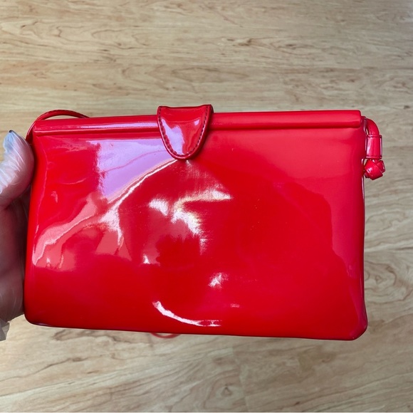 Koret |Korettelak| Clutch Shoulder Bag in Patent Leather Lipstick Red - Picture 7 of 7